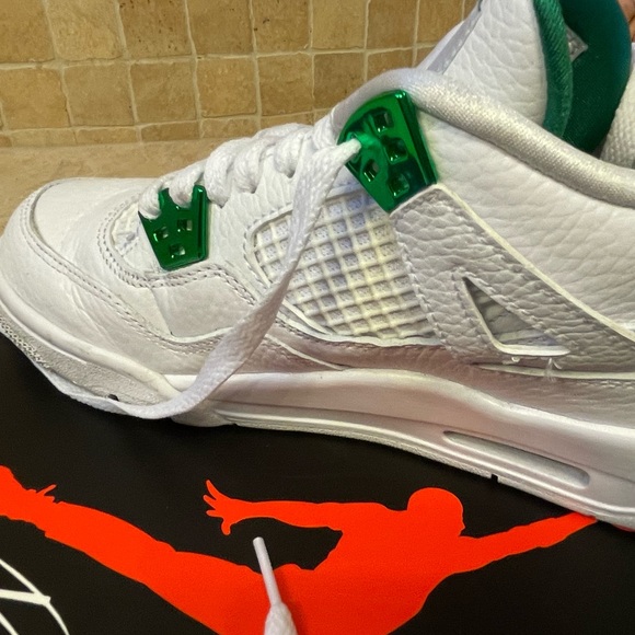 2020 Air Jordan 4 Retro GS in Green Metallic - 5.5Y - Picture 7 of 14